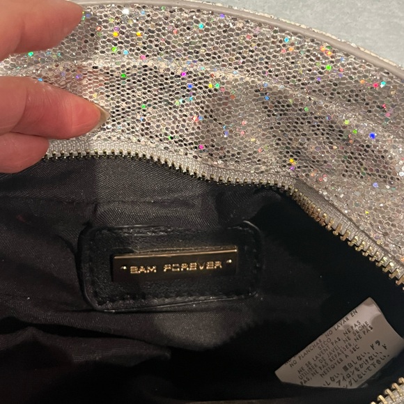 Sam Forever Tequila shaped purse. Silver sparkling with embroidery. Chain strap - Picture 7 of 13